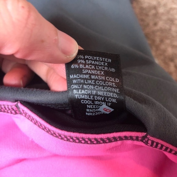 ZELLA Reversible Pink Gray Crop Yoga Legging - Picture 5 of 7